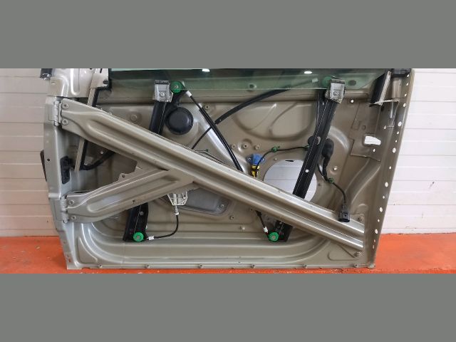 bontott VW GOLF V Bal első Ajtó (Részeivel)