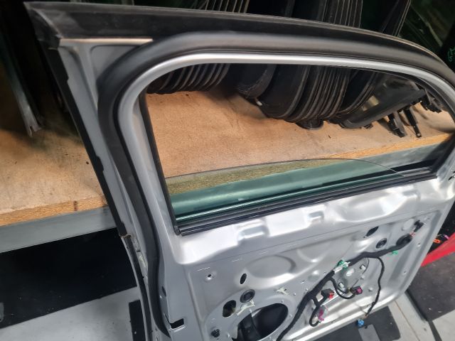 bontott VW GOLF V Bal első Ajtó (Részeivel)