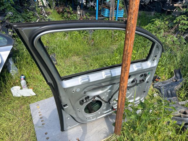 bontott VW GOLF V Bal első Ajtó (Üres lemez)