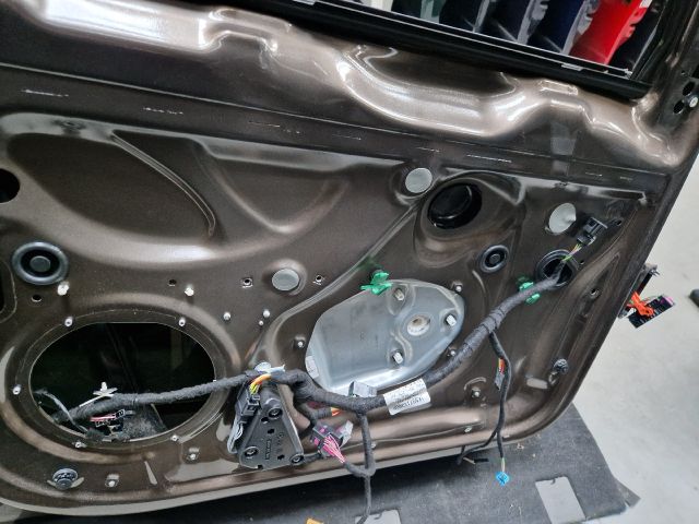 bontott VW GOLF V Bal első Ajtó (Üres lemez)