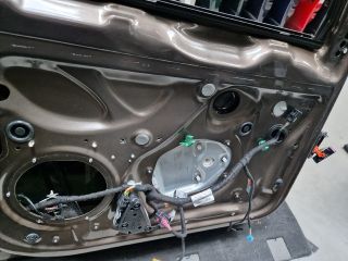 bontott VW GOLF V Bal első Ajtó (Üres lemez)