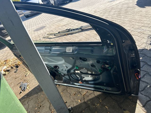 bontott VW GOLF V Bal első Ajtó (Üres lemez)