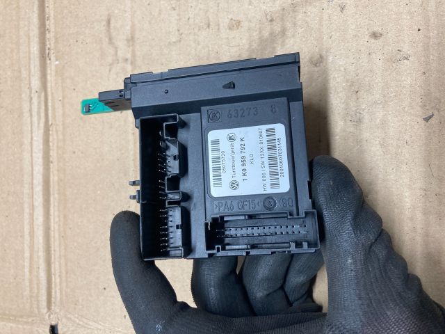 bontott VW GOLF V Bal első Ajtó Vezérlőegység