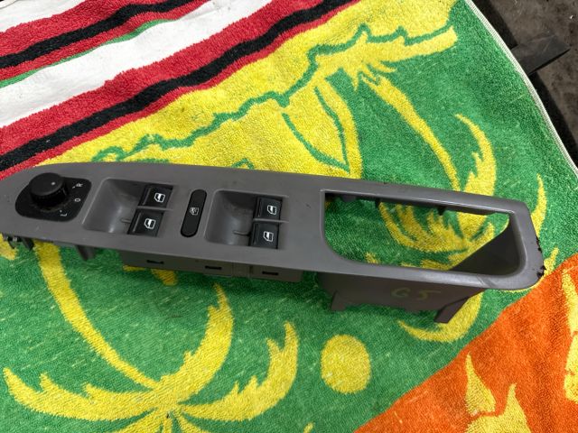 bontott VW GOLF V Bal első Ajtóbehúzó