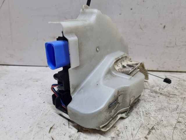 bontott VW GOLF V Bal első Ajtózár