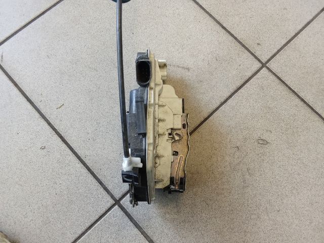 bontott VW GOLF V Bal első Ajtózár