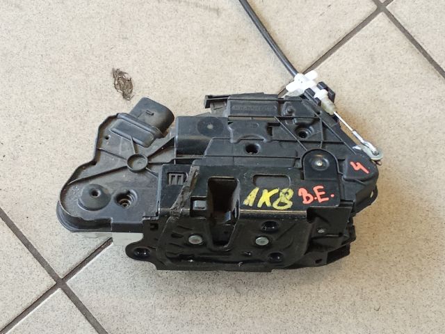 bontott VW GOLF V Bal első Ajtózár