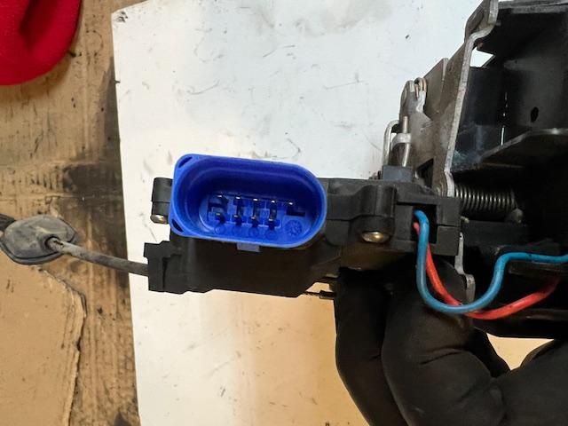 bontott VW GOLF V Bal első Ajtózár