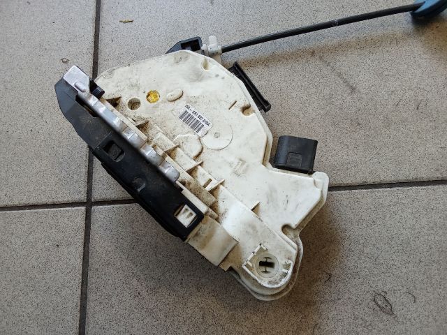 bontott VW GOLF V Bal első Ajtózár