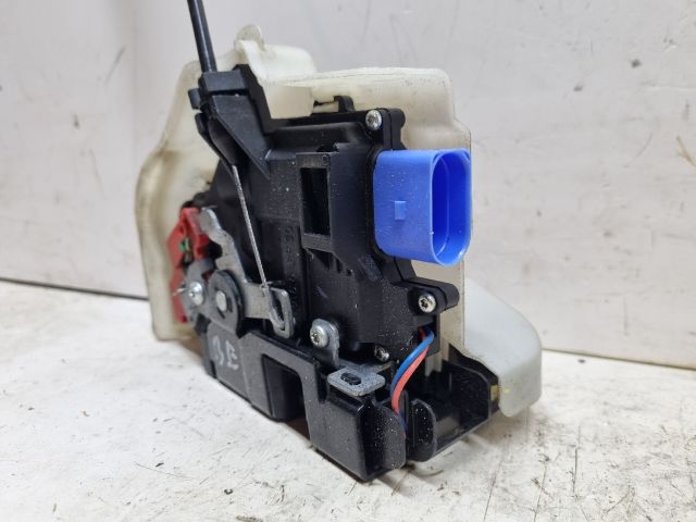 bontott VW GOLF V Bal első Ajtózár