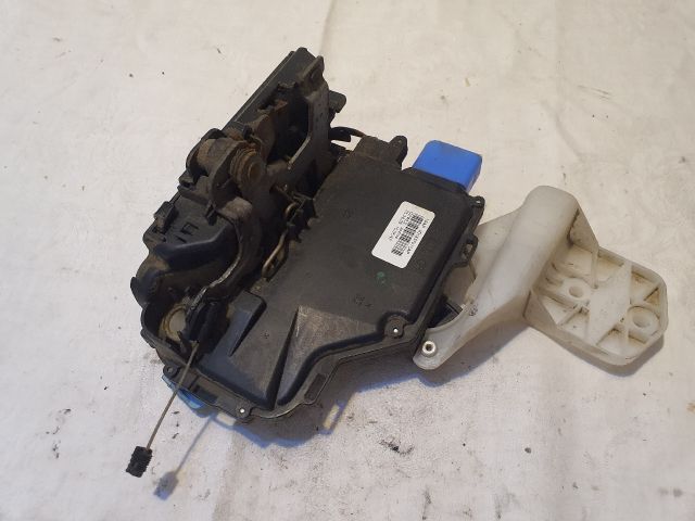 bontott VW GOLF V Bal első Ajtózár