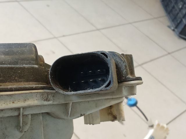 bontott VW GOLF V Bal első Ajtózár