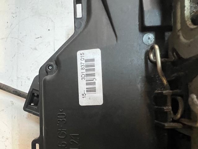 bontott VW GOLF V Bal első Ajtózár