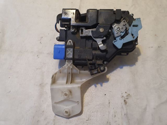 bontott VW GOLF V Bal első Ajtózár