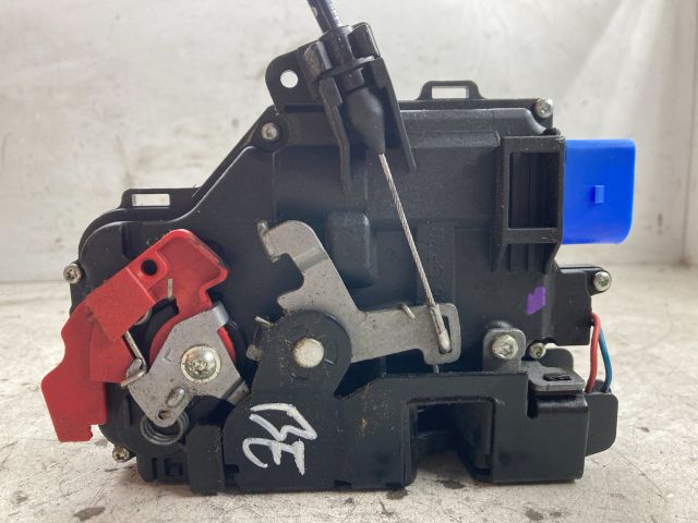 bontott VW GOLF V Bal első Ajtózár