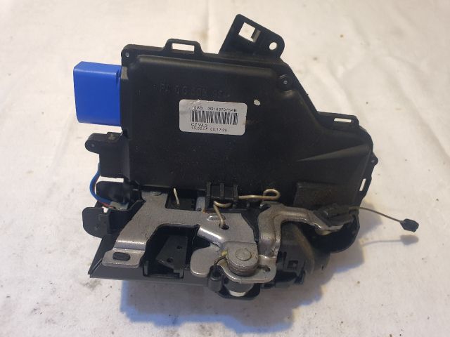 bontott VW GOLF V Bal első Ajtózár