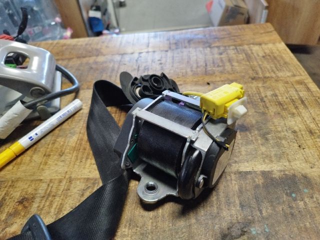 bontott VW GOLF V Bal első Biztonsági Öv