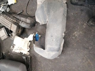 bontott VW GOLF V Bal első Dobbetét (Kerékjárati, Műanyag)