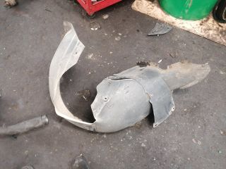 bontott VW GOLF V Bal első Dobbetét (Kerékjárati, Műanyag)