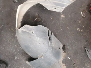 bontott VW GOLF V Bal első Dobbetét (Kerékjárati, Műanyag)