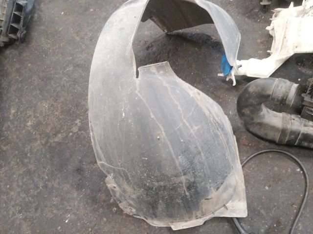 bontott VW GOLF V Bal első Dobbetét (Kerékjárati, Műanyag)