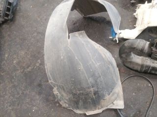 bontott VW GOLF V Bal első Dobbetét (Kerékjárati, Műanyag)