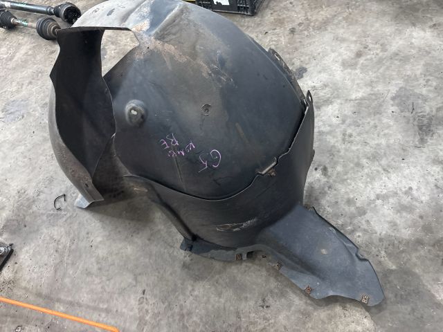 bontott VW GOLF V Bal első Dobbetét (Kerékjárati, Műanyag)