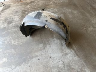 bontott VW GOLF V Bal első Dobbetét (Kerékjárati, Műanyag)