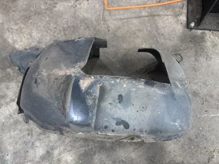 bontott VW GOLF V Bal első Dobbetét (Kerékjárati, Műanyag)