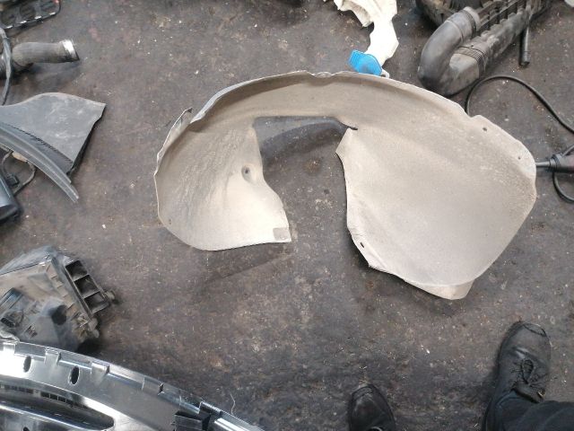 bontott VW GOLF V Bal első Dobbetét (Kerékjárati, Műanyag)