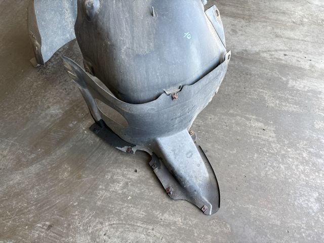 bontott VW GOLF V Bal első Dobbetét (Kerékjárati, Műanyag)