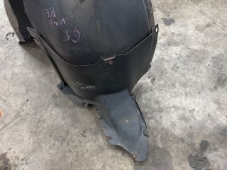 bontott VW GOLF V Bal első Dobbetét (Kerékjárati, Műanyag)