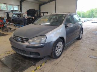 bontott VW GOLF V Bal első Dobbetét (Kerékjárati, Műanyag)