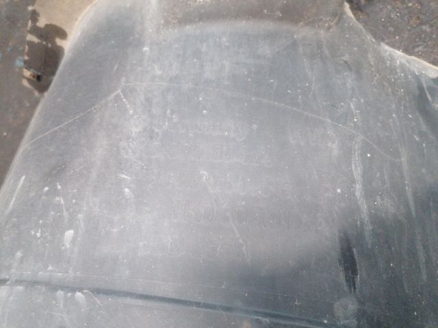 bontott VW GOLF V Bal első Dobbetét (Kerékjárati, Műanyag)