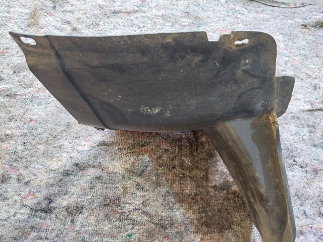 bontott VW GOLF V Bal első Dobbetét (Kerékjárati, Műanyag)