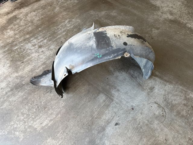 bontott VW GOLF V Bal első Dobbetét (Kerékjárati, Műanyag)