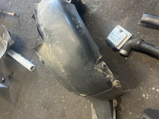 bontott VW GOLF V Bal első Dobbetét (Kerékjárati, Műanyag)