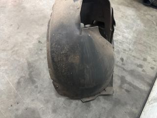 bontott VW GOLF V Bal első Első Dobbetét (Kerékjárati, Műanyag)