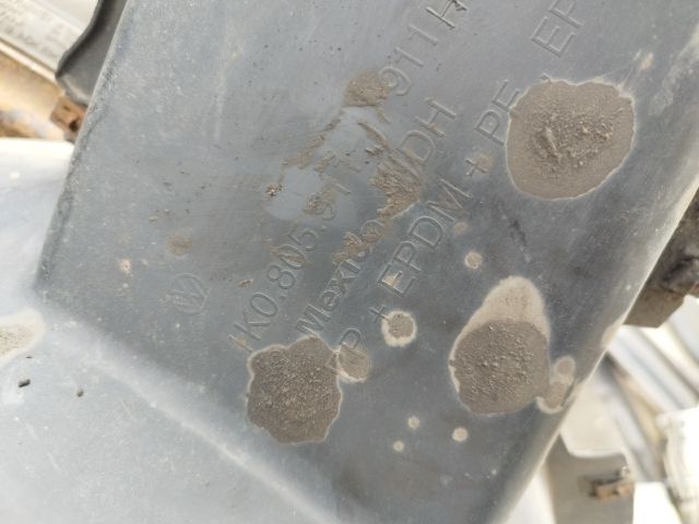 bontott VW GOLF V Bal első Első Dobbetét (Kerékjárati, Műanyag)