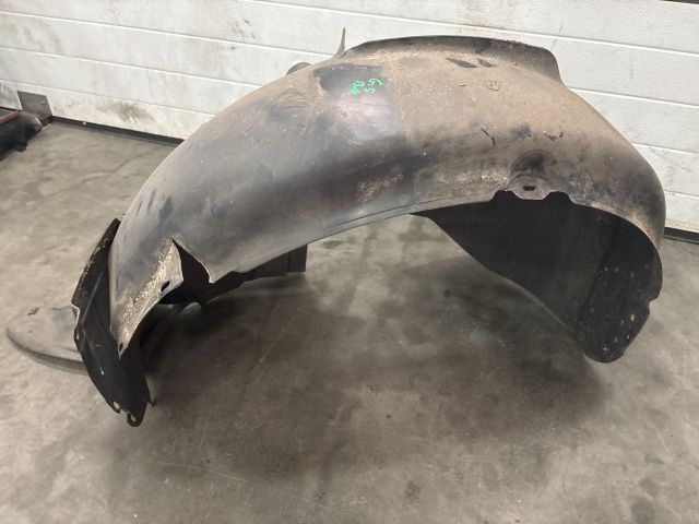 bontott VW GOLF V Bal első Első Dobbetét (Kerékjárati, Műanyag)