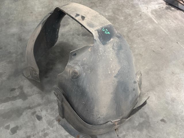 bontott VW GOLF V Bal első Első Dobbetét (Kerékjárati, Műanyag)