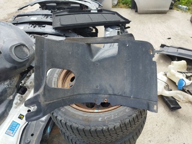 bontott VW GOLF V Bal első Első Dobbetét (Kerékjárati, Műanyag)