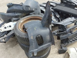 bontott VW GOLF V Bal első Első Dobbetét (Kerékjárati, Műanyag)