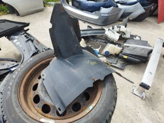 bontott VW GOLF V Bal első Első Dobbetét (Kerékjárati, Műanyag)