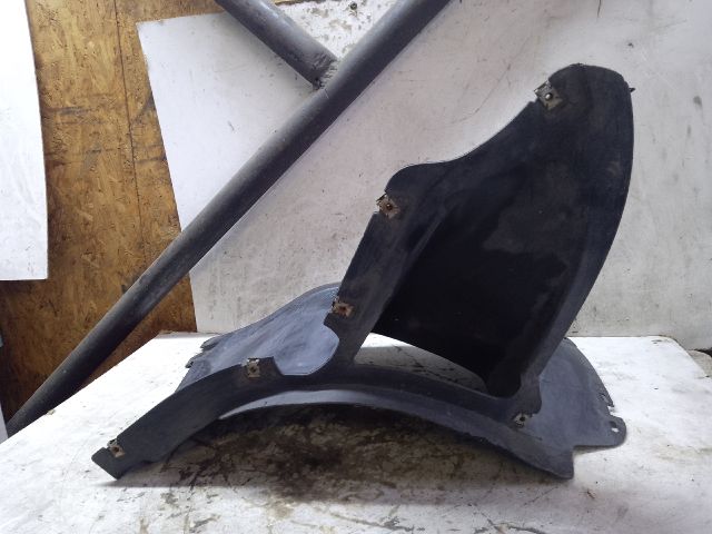 bontott VW GOLF V Bal első Első Dobbetét (Kerékjárati, Műanyag)