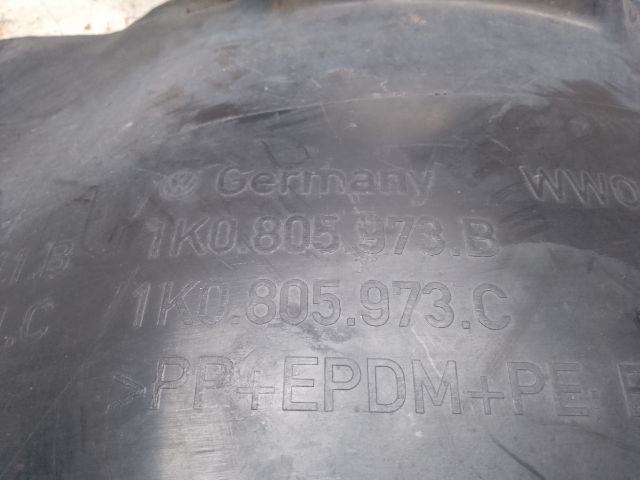 bontott VW GOLF V Bal első Első Dobbetét (Kerékjárati, Műanyag)