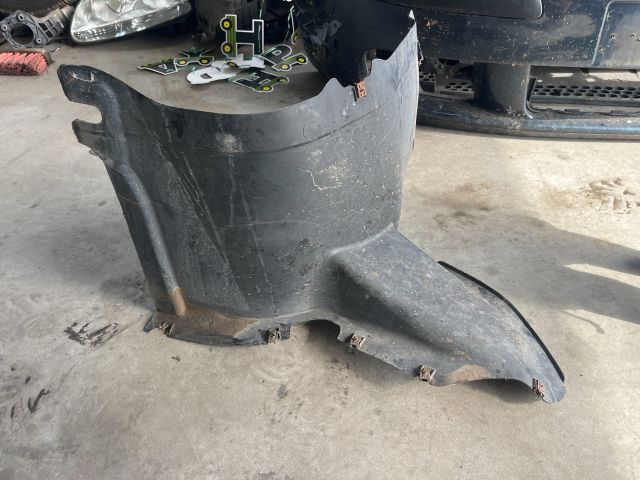 bontott VW GOLF V Bal első Első Dobbetét (Kerékjárati, Műanyag)