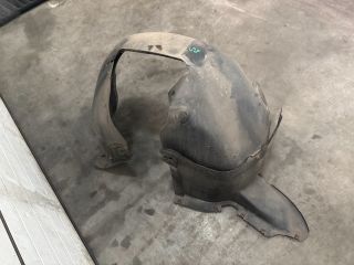 bontott VW GOLF V Bal első Első Dobbetét (Kerékjárati, Műanyag)