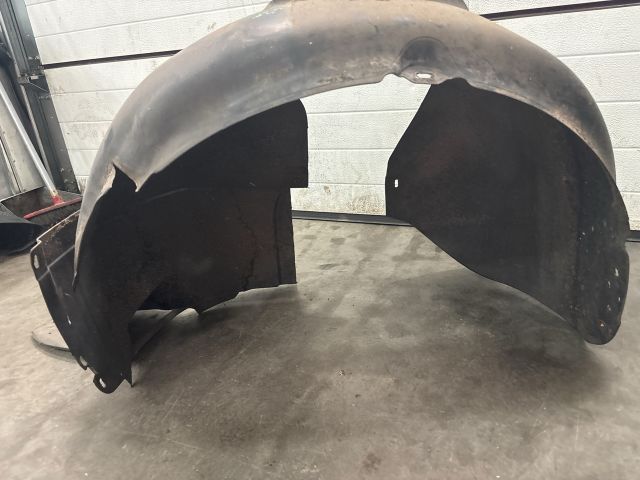 bontott VW GOLF V Bal első Első Dobbetét (Kerékjárati, Műanyag)