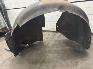 bontott VW GOLF V Bal első Első Dobbetét (Kerékjárati, Műanyag)